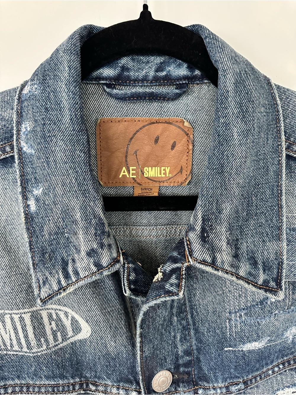 AE Special Edition Smiley Distressed Patchwork Oversized Denim Jacket Size Small - Picture 4 of 6